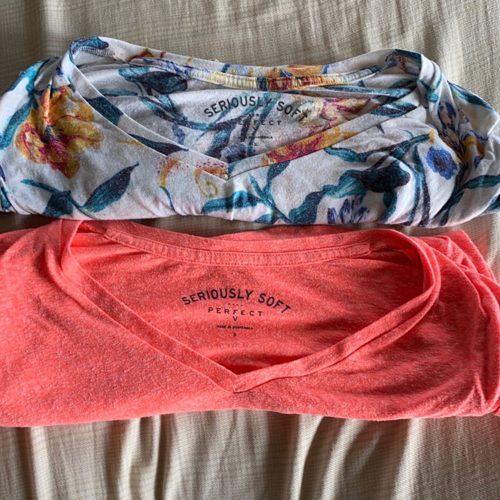 2 v-neck t-shirts